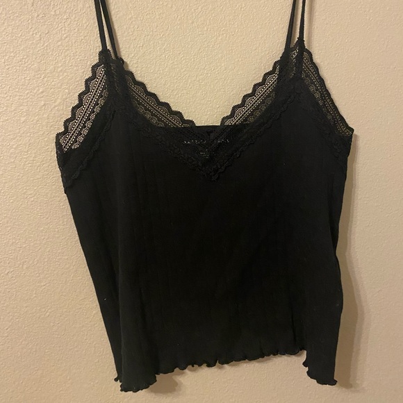 Lace trim tank top 
Brand: American eagle 
Color: black 
Size: large - Picture 1 of 4